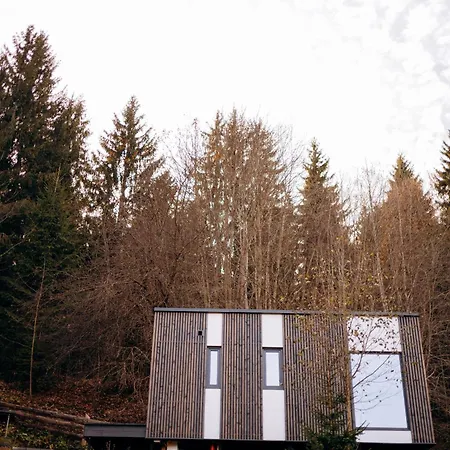 Holiday home Hugo House *